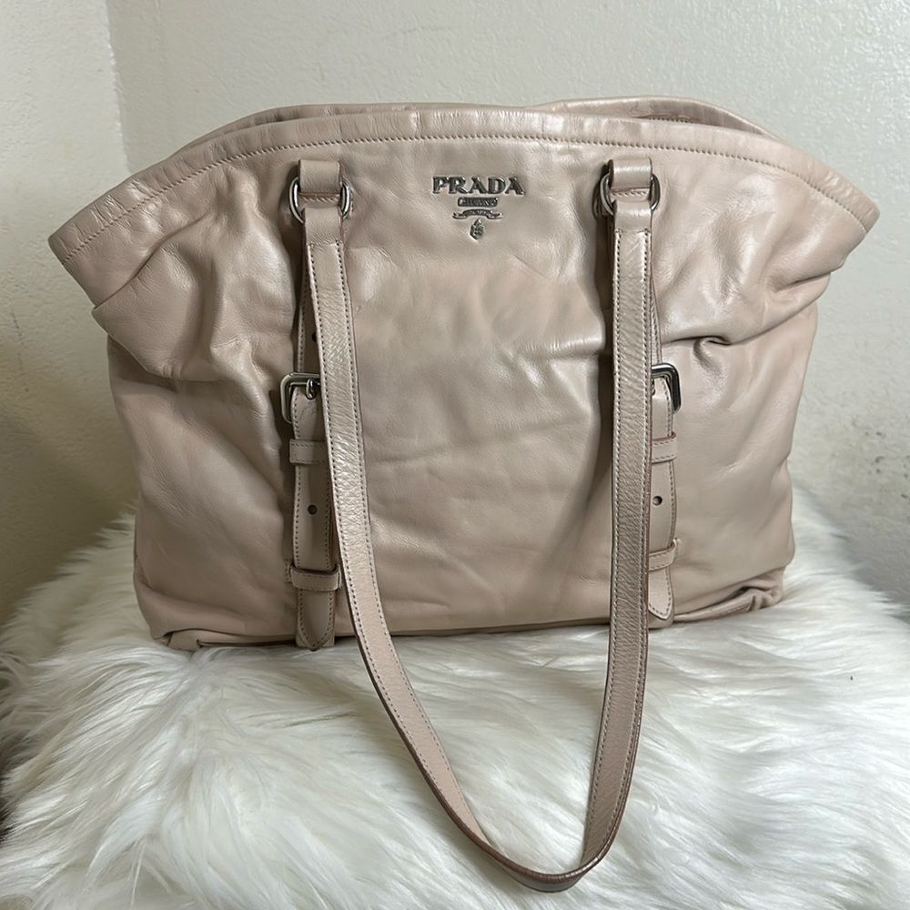 💯 Authentic Prada Tote Handbag🍀